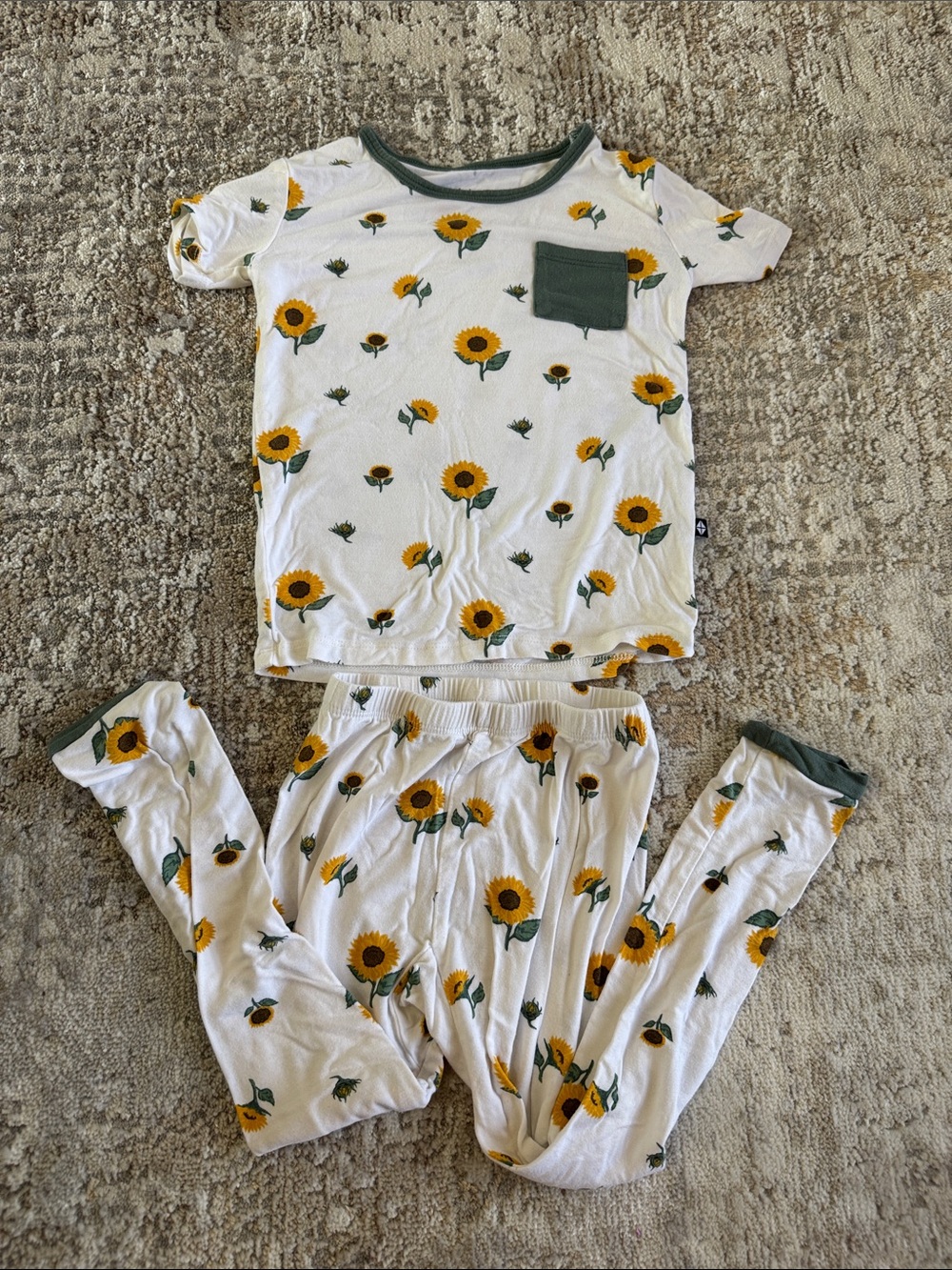 Kyte BABY White Sunflower Pocket Pajama Set with Green Trim 4T